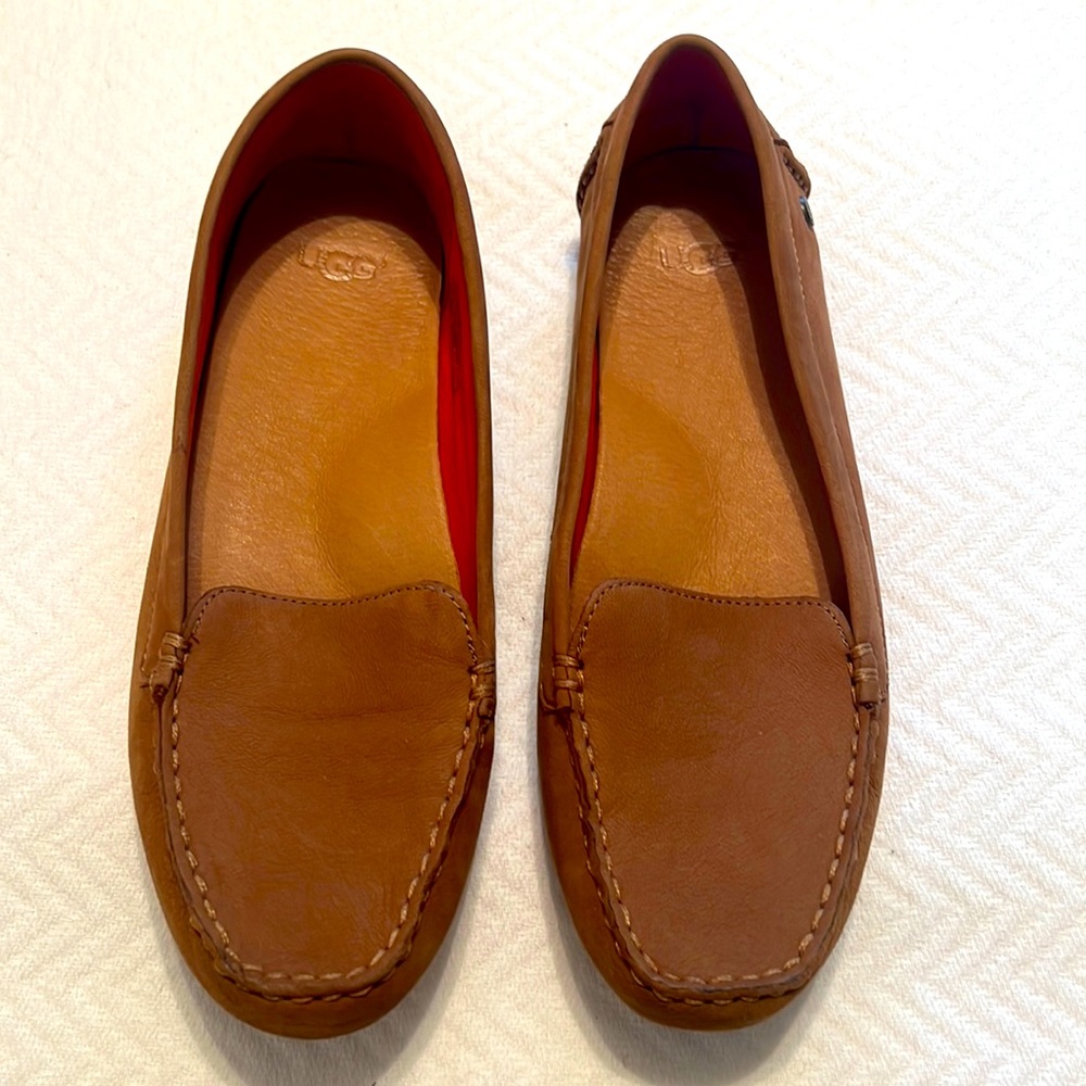 UGG Milana Chestnut leather loafer, size 6.5.